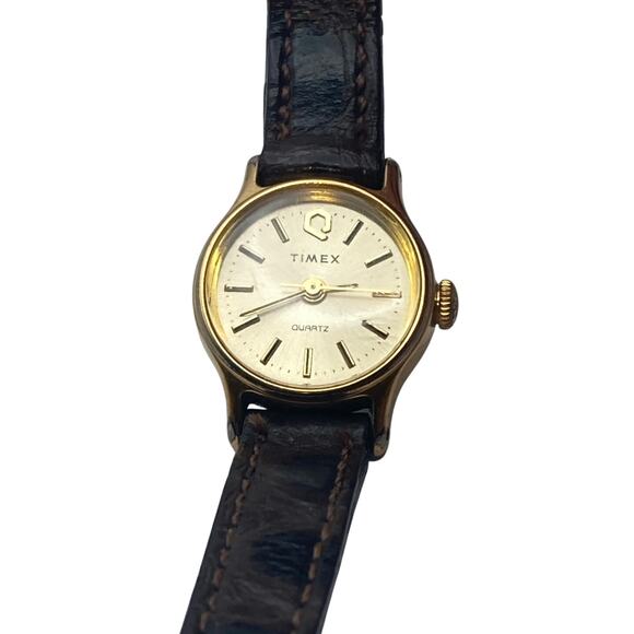 VTG Petite Women's Timex Q T-CELL Watch 19mm - Adjustable Band - New Battery 6" - Picture 1 of 8